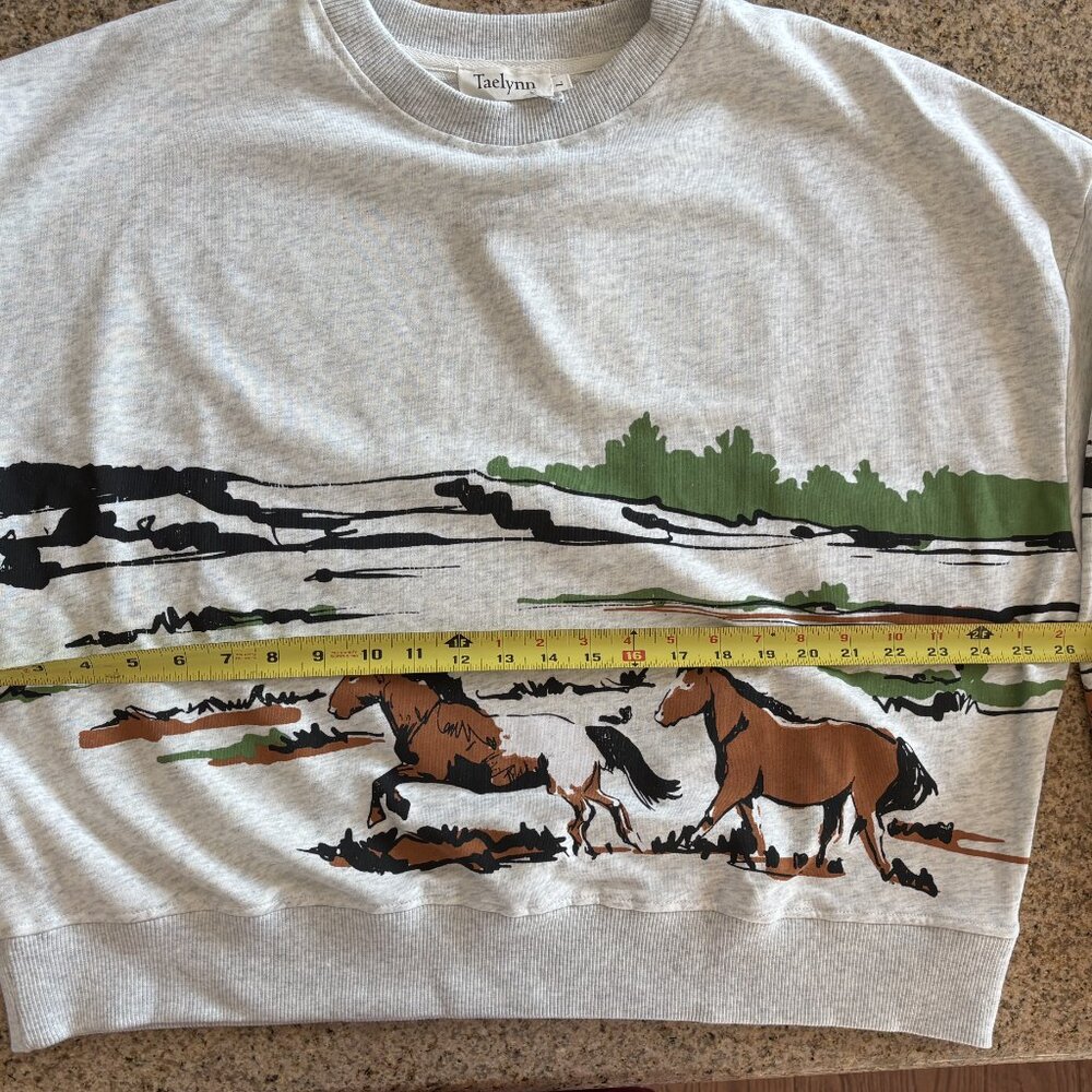 Last one Size M Wild Meadow Horses Crew Sweatshirt NWT - Picture 2 of 2